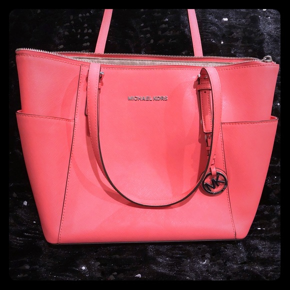 Michael Kors Handbags - Michael Kors Jet Set Handbag